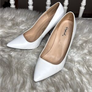 Qupid White Pointed Toe Heels Faux Leather 8.5 Bridal Wedding Bachelorette Vegas